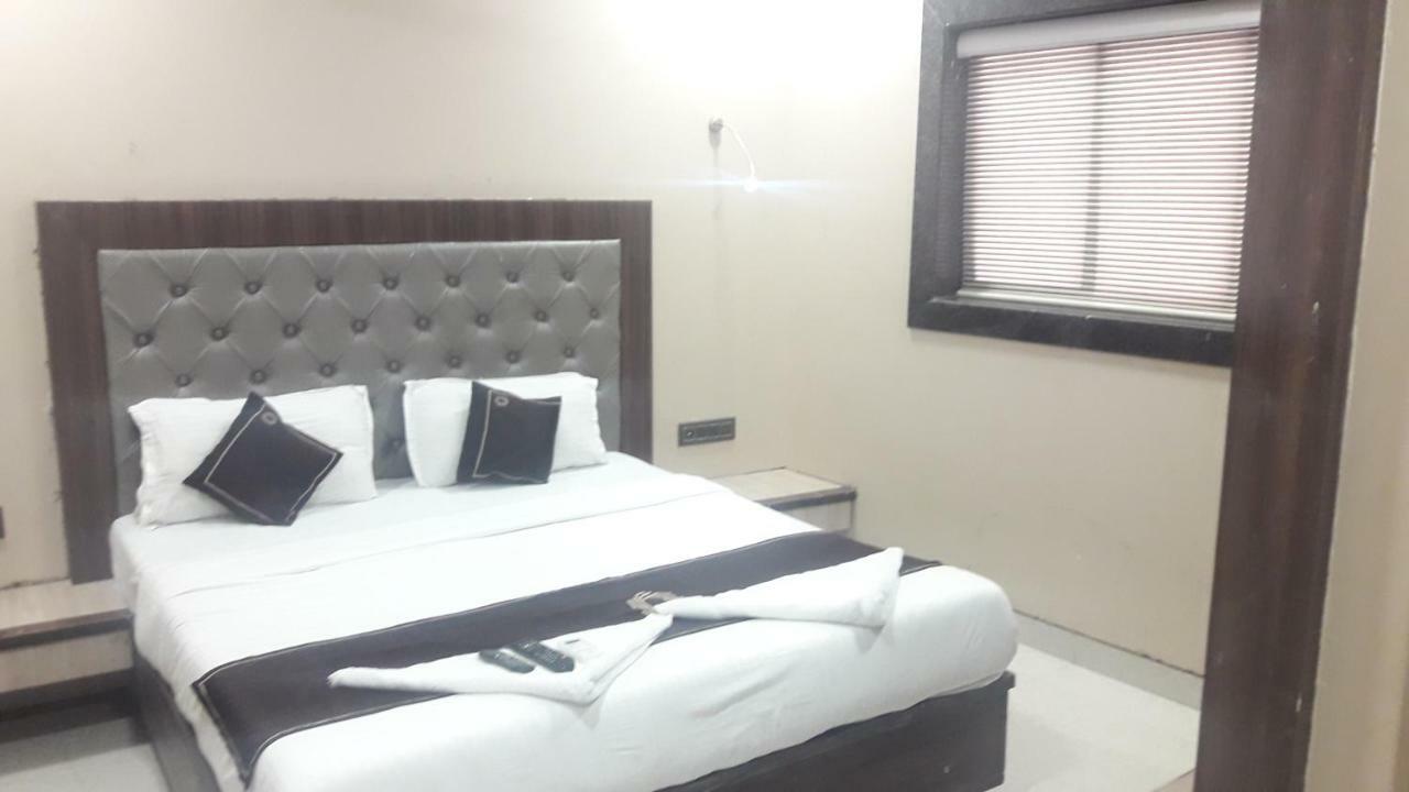Shine Hospitality Hotel Mumbai Ngoại thất bức ảnh
